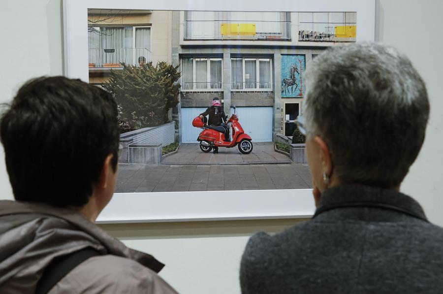 Photography exhibition themed on traditional Chinese headgear held in Belgium