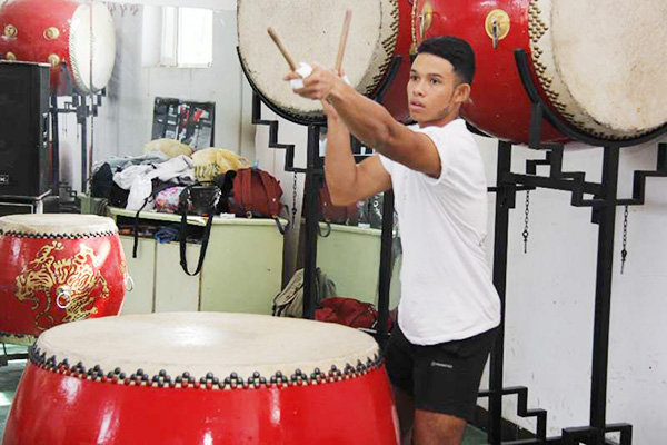 French students channel the art of drumming in Taiyuan