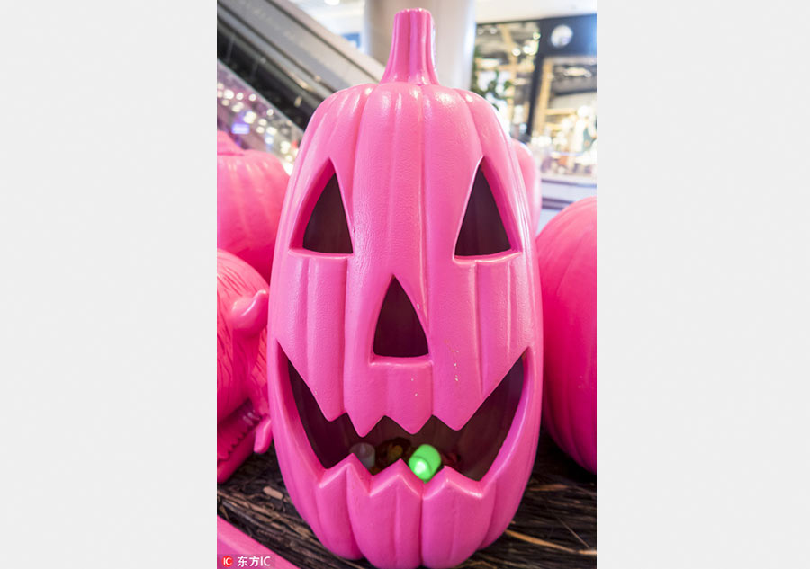 Shanghai mall turns pink for Halloween