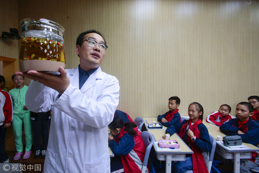 Hangzhou primary school opens traditional Chinese medicine course