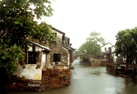 Zhouzhuang shines at tourism festival