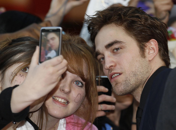 Pattinson and Witherspoon at premiere of Water for Elephants in London