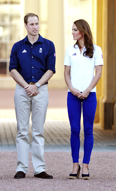 Prince William and Kate greet Olympic torch