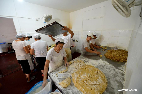 Handmade mooncakes in Changsha