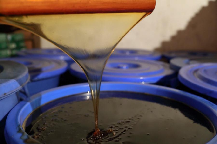 Pear syrup workshop in China's Sichuan province