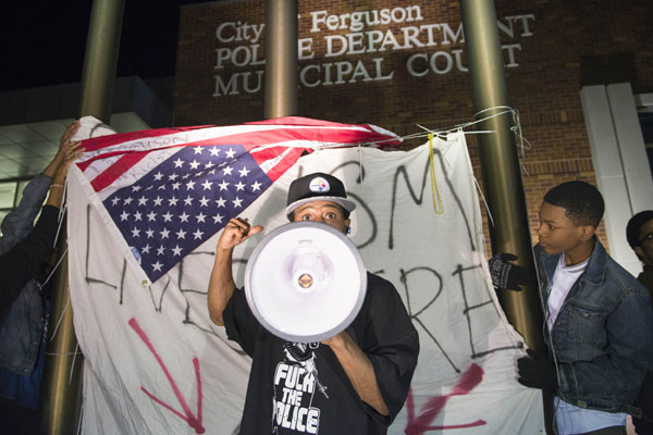 2 police officers shot in Ferguson