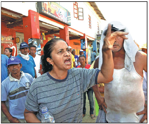 Anger erupts as 1,700 still missing in Ecuador quake