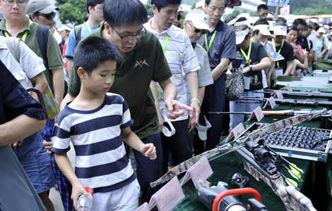 Military display to mark HK anniversary