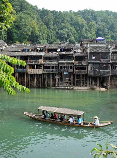 Fenghuang in C China embraces peak tourist season