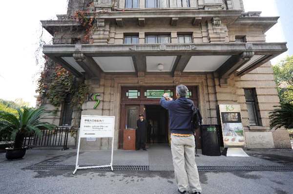 People visit former site of Shanghai Art Museum