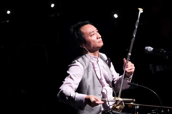 Erhu star plays folk tunes for the future