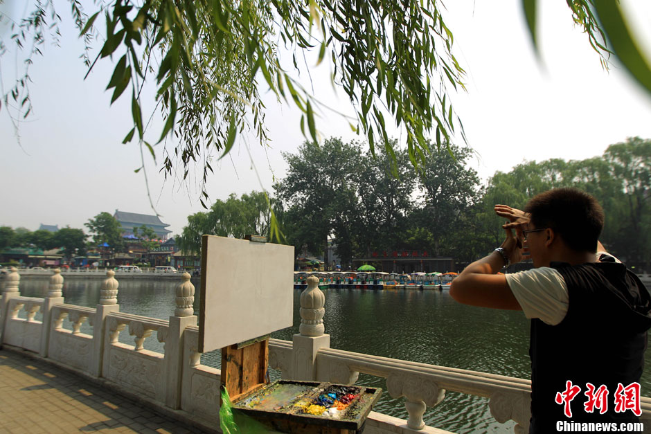 Memorize the old Beijing with painting brush