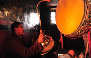 Huge Buddha portrait unfolded in Lhasa's Gandan Temple