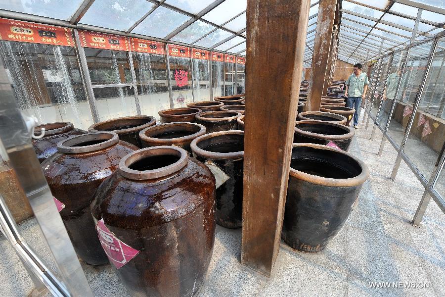 Tech of making Shanxi mature vinegar on display