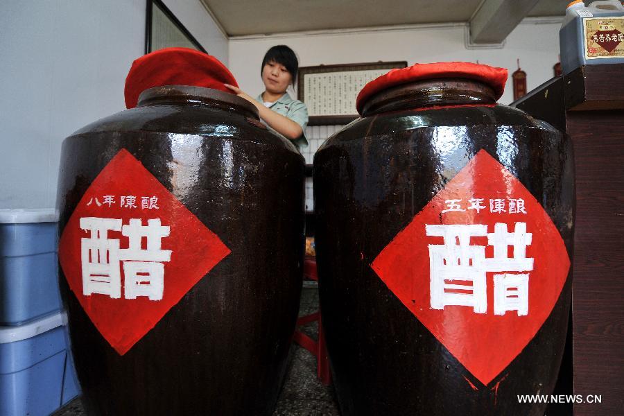 Tech of making Shanxi mature vinegar on display