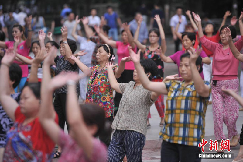 Chongqing takes spin at silent square dancing