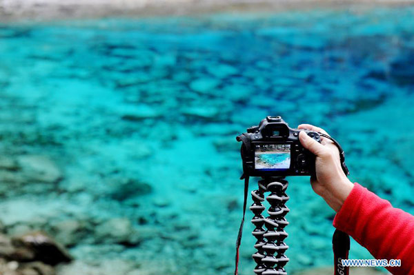 Enchanting autumn scenery in Jiuzhaigou