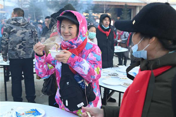 Ginseng hot pot feast draws crowds in Jilin