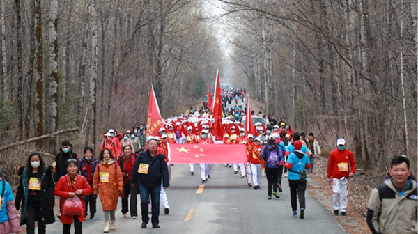 Mountain marathon kicks off in Jilin province