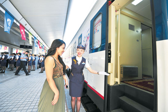 Dunhuang tourism train begins operation