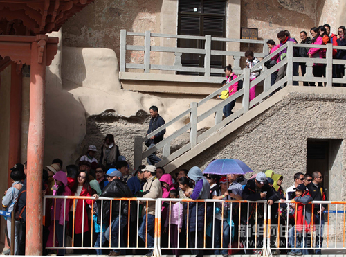 Dunhuang receives 156,000 visitors during Golden Week