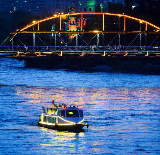 Yellow River night cruises set sail in Lanzhou