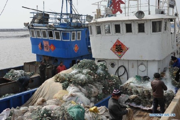 Fishers busy preparing for new fishing season in N China