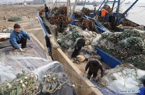 Fishers busy preparing for new fishing season in N China