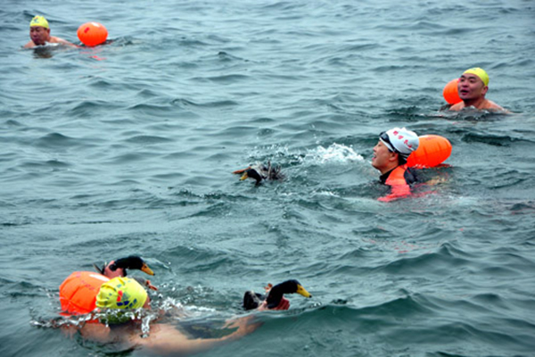 Ruzhou holds a winter swimming competition