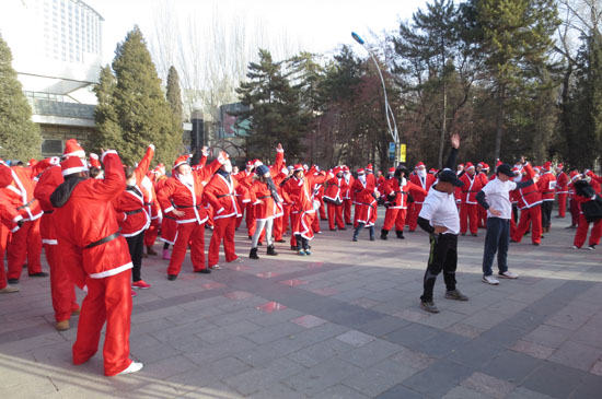 'Santa Clauses' run for charity