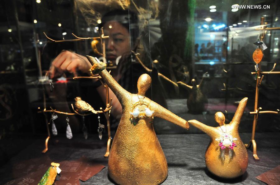 Jewel & jade expo kicks off in Hohhot