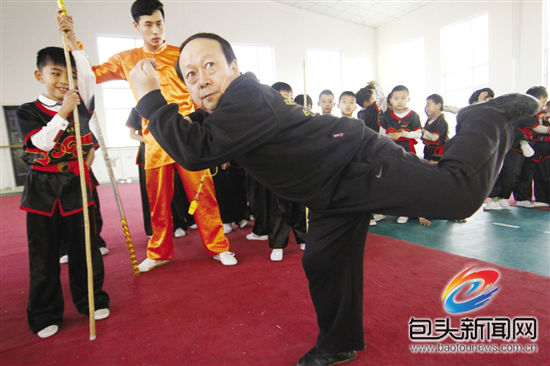 Martial arts master passes on his skills up north