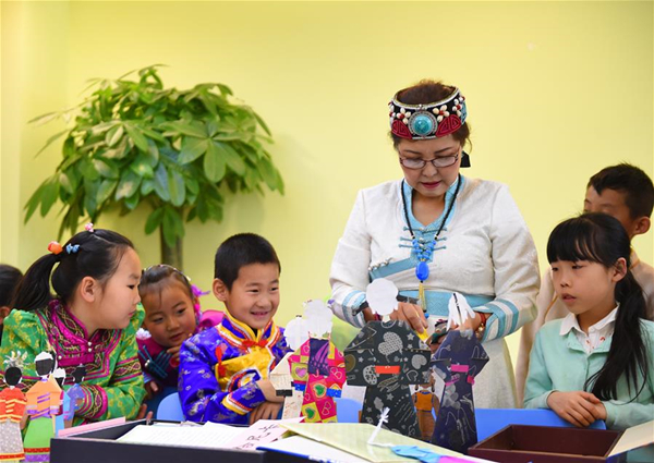 Inner Mongolia pupils learn about ethnic culture