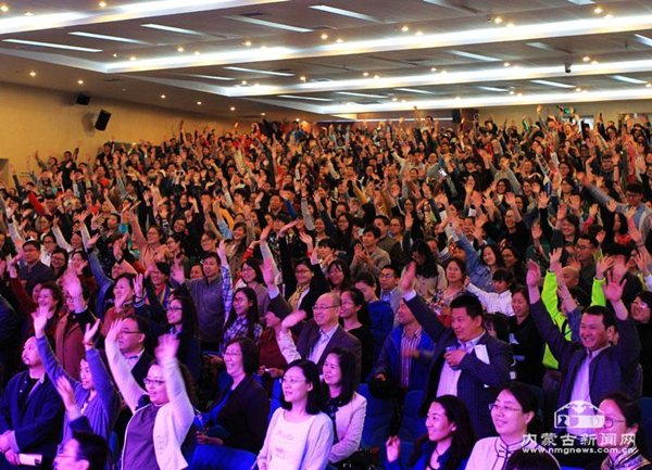 China's famous poetess Xi Murong lectures on Inner Mongolia campus