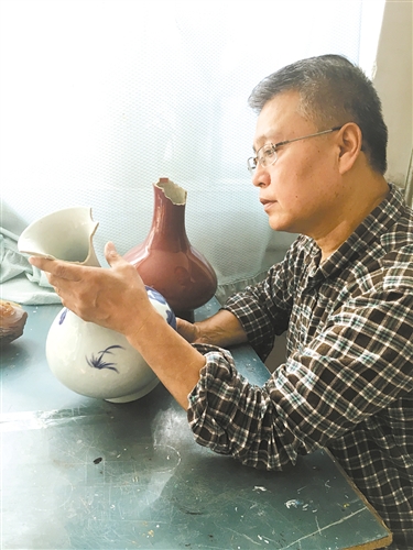 Baotou handyman sticks to porcelain repair