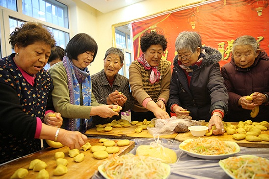 Hohhot residents welcome kitchen god festival