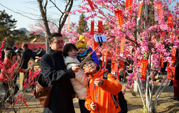 Folk gala celebrates Year of Rooster