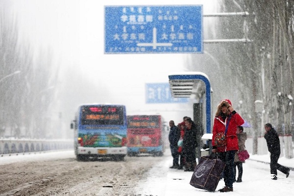 Snowstorms cause traffic disruptions across Inner Mongolia