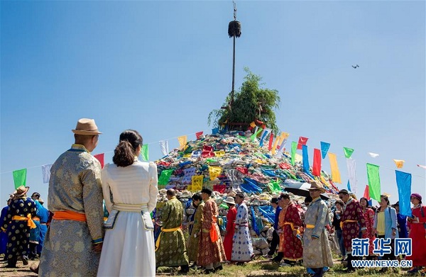 Hohhot residents take part in Mongolian ritual