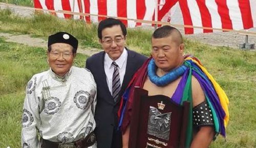 Mongolian wrestlers combat in Niigata