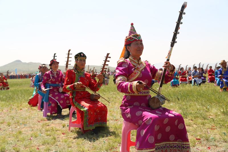 Grassland festivity rocks Bairin Right Banner