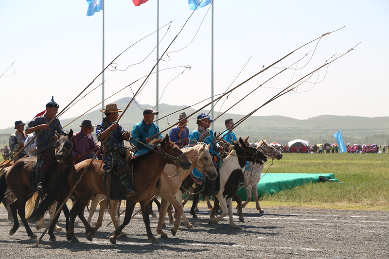 Grassland festivity rocks Bairin Right Banner