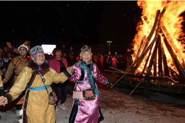 Bonfire festival brings tourists to Oroqen