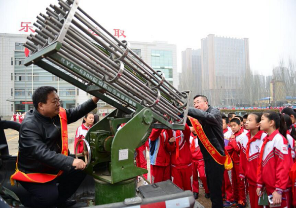 Teens experience meteorological science