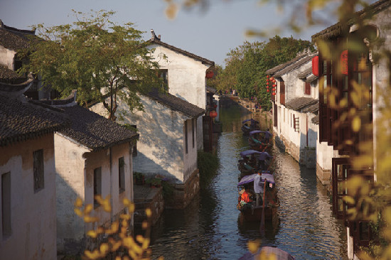 Pictures of a traditional Chinese New Year in Zhouzhuang