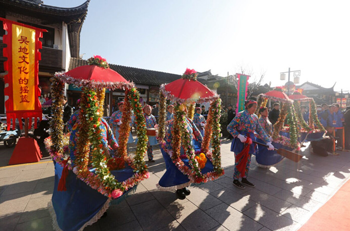 Pictures of a traditional Chinese New Year in Zhouzhuang