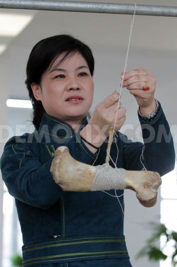 Guo's traditional fabric shoe crafting