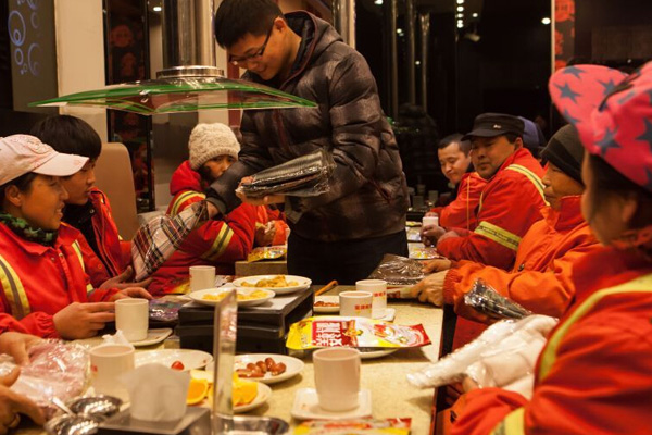 Changchun: a moment for street cleaners to get relaxed