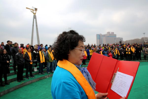 NE Chinese pay tribute to their deceased family members