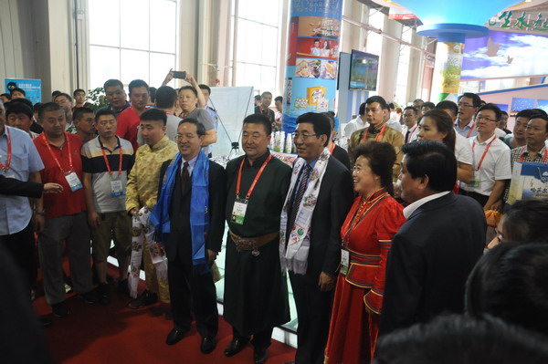 Jilin leaders inspect exhibitions at China-Northeast Asia Expo